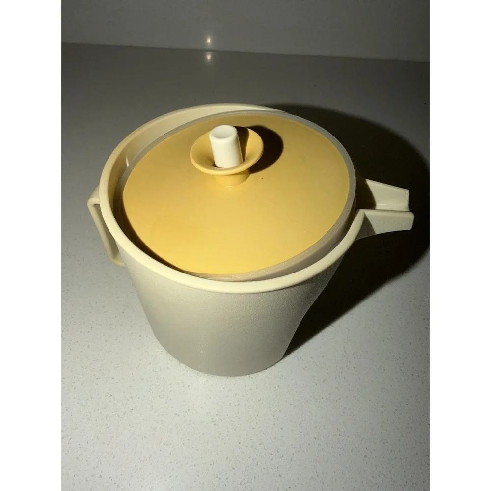 Vtg Tupperware Creamer Pitcher Almond Harvest Gold Push Button N Seal Lid 1414-2